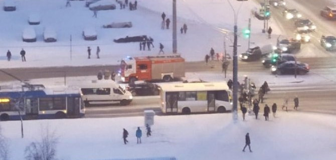 В Петербурге пожарный автомобиль сбил женщину