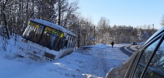 Во Всеволожском районе ПАЗ оказался в кювете