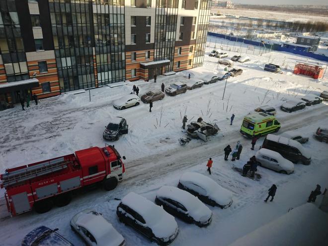 Взрыв газа уничтожил иномарку в Янино-1 (1)