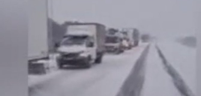 Спецрота ГИБДД отправлена в Уярский район на помощь дальнобойщикам