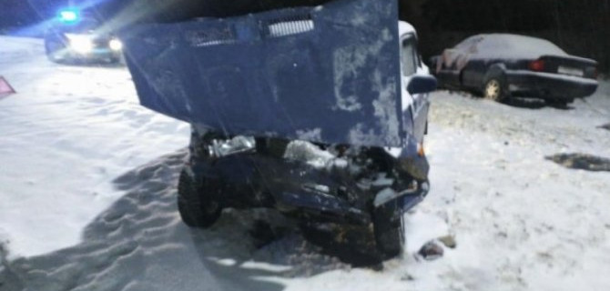 Обильный снегопад стал причиной столкновения «Ауди» с «семеркой» в Воронежской области