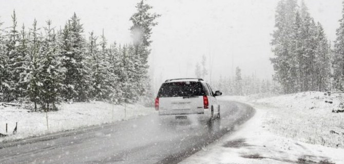 На заснеженной трассе в Воронежской области столкнулись 3 автомобиля, есть пострадавшие