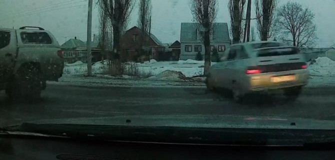 Водитель ВАЗа на себе показал, как танцует «корова на льду»