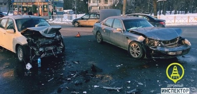 Три человека пострадали в ДТП на пересечении Карбышева и Новороссийской произошло в Петербурге