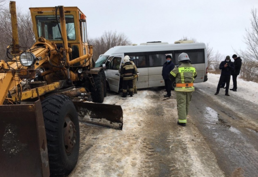 Как маршрутка таранила грейдер, и чем это закончилось_2