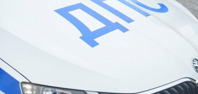 При столкновении иномарки с грузовиком, погиб человек