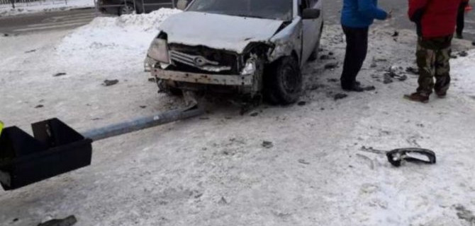 Столкновение двух иномарок в Тюмени, есть пострадавший