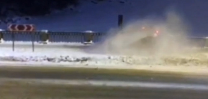 В Петербурге иномарка вылетела на лед