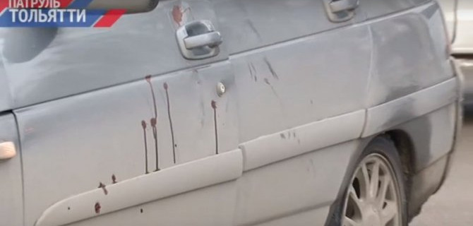 Ударил по тормозам, но было поздно — на машине осталась кровь