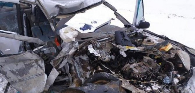 «Калина» имела жалкий вид после столкновения с фурой в Удмуртии