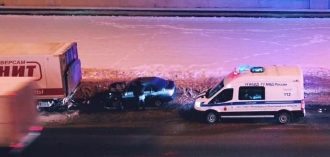 В Петербурге водитель «Соляриса» получил тяжелые травмы в ДТП