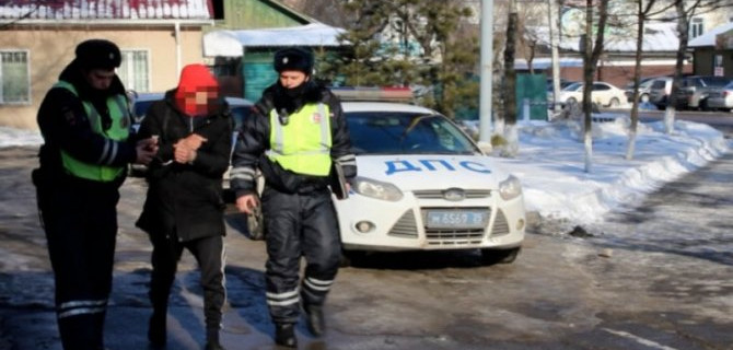 Ему казалось, что на свете нет лучшего занятия, чем таранить патрульные машины