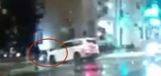 Водитель «мерса» в Ульяновске сбил женщину и попытался сбежать