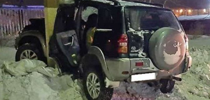 Столкновение внедорожника с фонарем привело к смерти