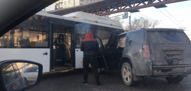 В Петербурге под «крабом» произошло ДТП с автобусом