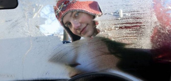 Чуть не замерзли насмерть в собственной машине под Владивостоком