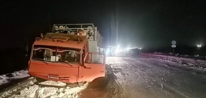 Тройное ДТП случилось под Томском с участием КамАЗа