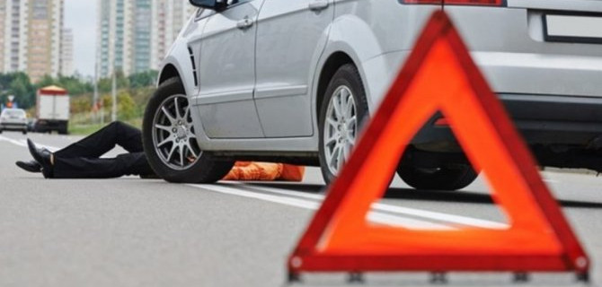 Пенсионер, сбивший пешехода, доказывает, что тот сам прыгнул ему на лобовое стекло