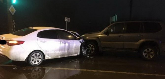 Автобус и две иномарки в Оренбурге слились в едином порыве