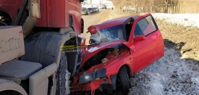 Бетономешалка в Кемерово размозжила «Тойоту», пострадала женщина