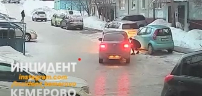 Почему они думают, что никто не видит?