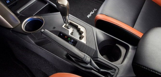 Машины с «автоматами» продолжают захватывать рынок