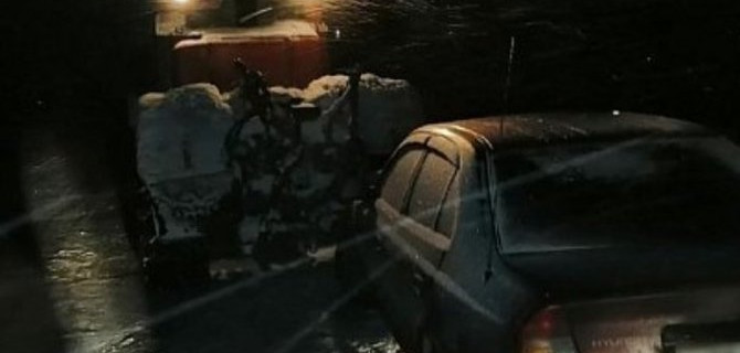 В Пронском районе на обочине стоял работающий трактор, когда в него загасилась легковушка