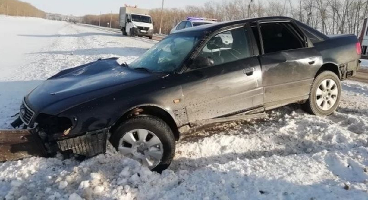 В Рязанской области столкнулись две иномарки, пострадало 4 человека_2