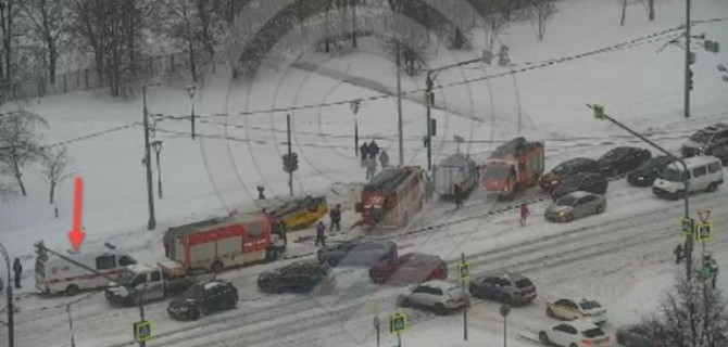 Такси сбило пешехода на западе Москвы