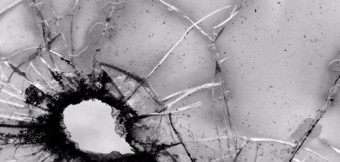 Астраханец получил пулю в лобовое стекло за то, что не уступил дорогу