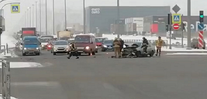 В Петербурге девушка не пропустила пожарную машину и поплатилась за это