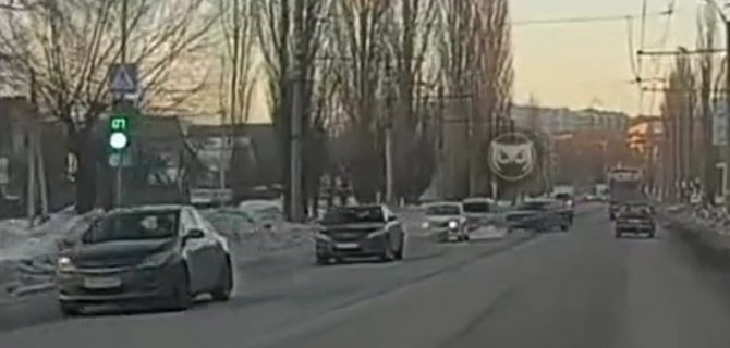 Авария на улице Аустрина в Пензе попала в объектив камеры