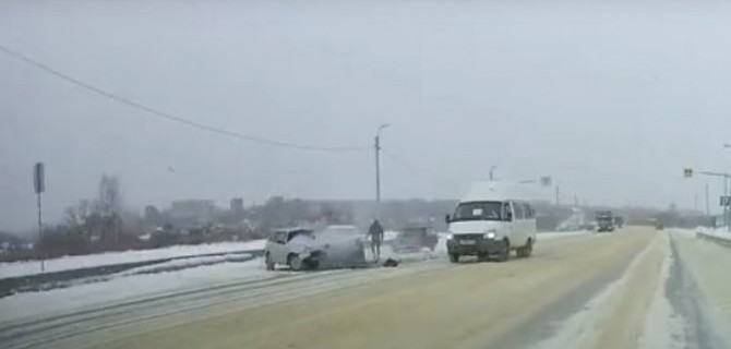 Что будет если ВАЗ на скользкой дороге разогнать до 100 км/ч.?