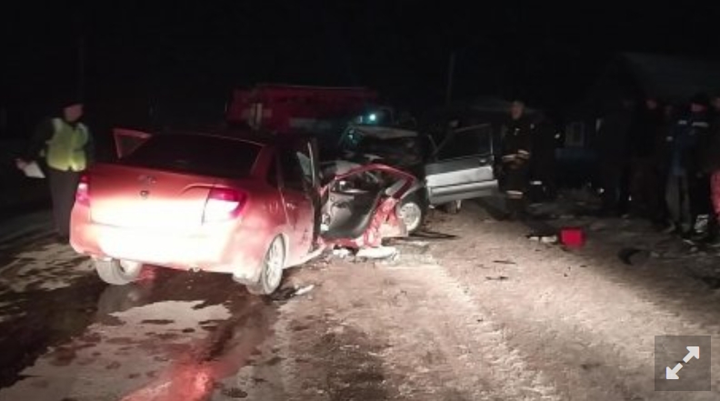 Три человека пострадали в Пензенской области от столкновения двух отечественных легковушек_2