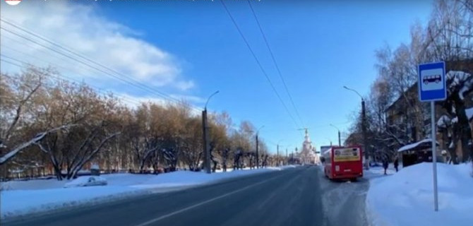 Водитель пассажирского автобуса в Кирове так резко дернул с места, что бабулька запахала прямо в салоне