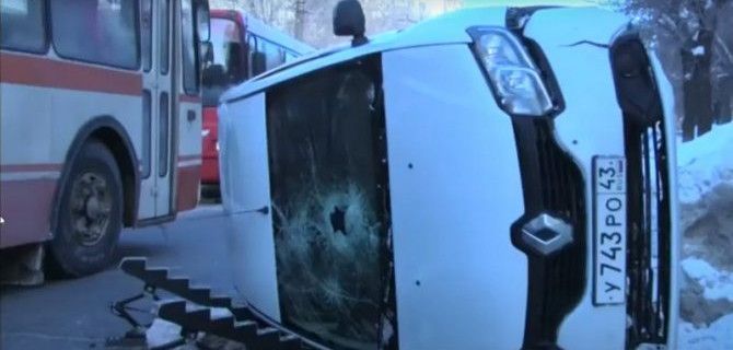 Тройное ДТП с участием автобуса в Кирове, пострадал человек