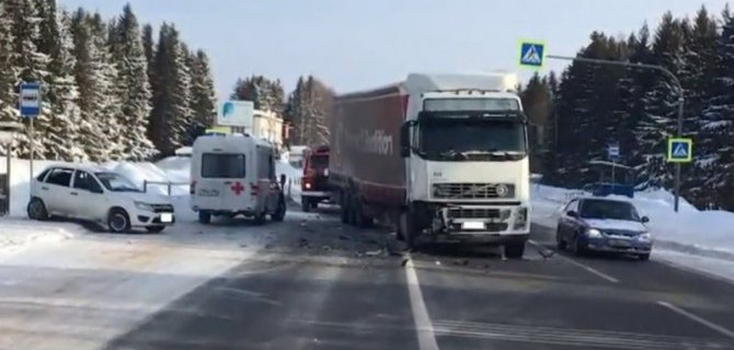 Водитель и его пассажирка стали жертвами аварии в Слободском районе Кировской области