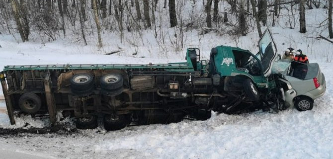 Погибла женщина в Липецкой области при столкновении фуры с двумя легковушками
