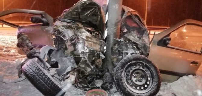 «Рено» смяло в такую хламину, что полиция не понимает, как можно было выжить