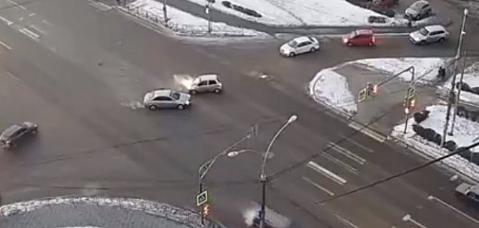 Улица Неделина, где часто случаются аварии, ничем не удивила: очередное ДТП