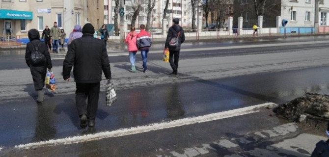 На переходе в Чебоксарах маршрутка сшибла девушку и исчезла с места ДТП