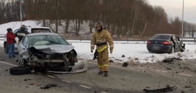 При столкновении двух иномарок под Пионерском пострадали 4 человека
