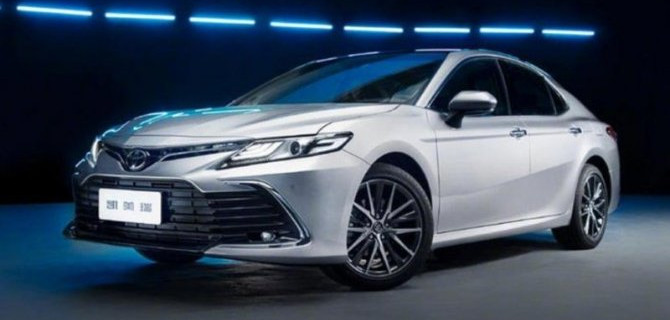 Toyota Camry получила небольшие обновления