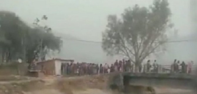 В Индии утонул автобус с пассажирами – погибли более 30 человек