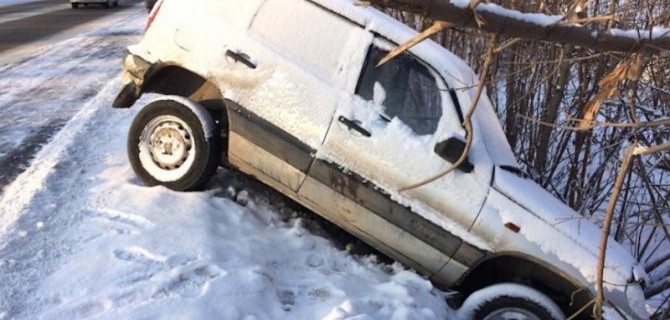 Две легковушки столкнулись в Курской области, пострадал человек