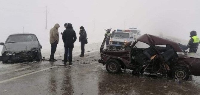 Два ВАЗа круто запилились под Курском, выжили все, но победителей нет