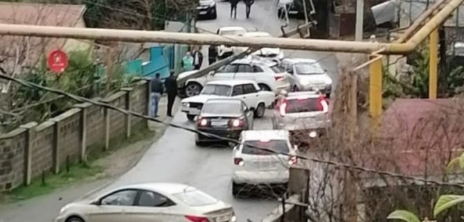 Без электричества оставил водитель-лихач поселок Верхний Юрт Хостинского района Сочи