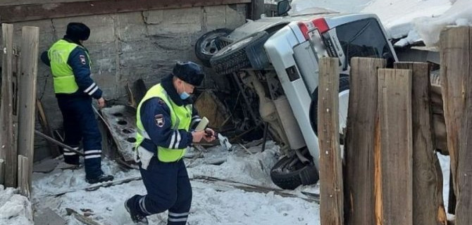 Автоледи на внедорожнике устроила аварию, в которой пострадали дети