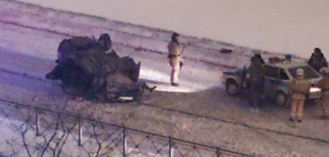 В Петербурге на Дунайском проспекте автомобиль опрокинулся на крышу