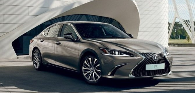 В России скоро начнутся продажи Lexus ES с системой Connected Services